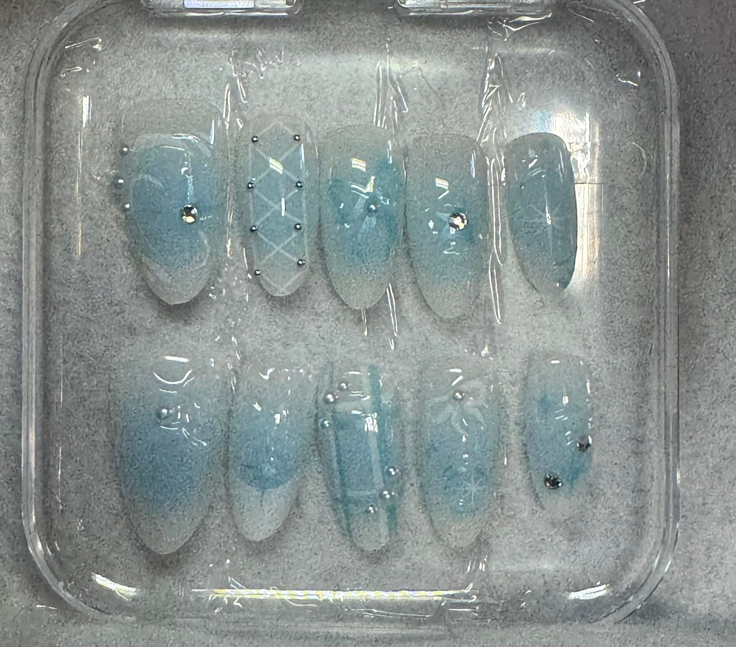 Press on nails