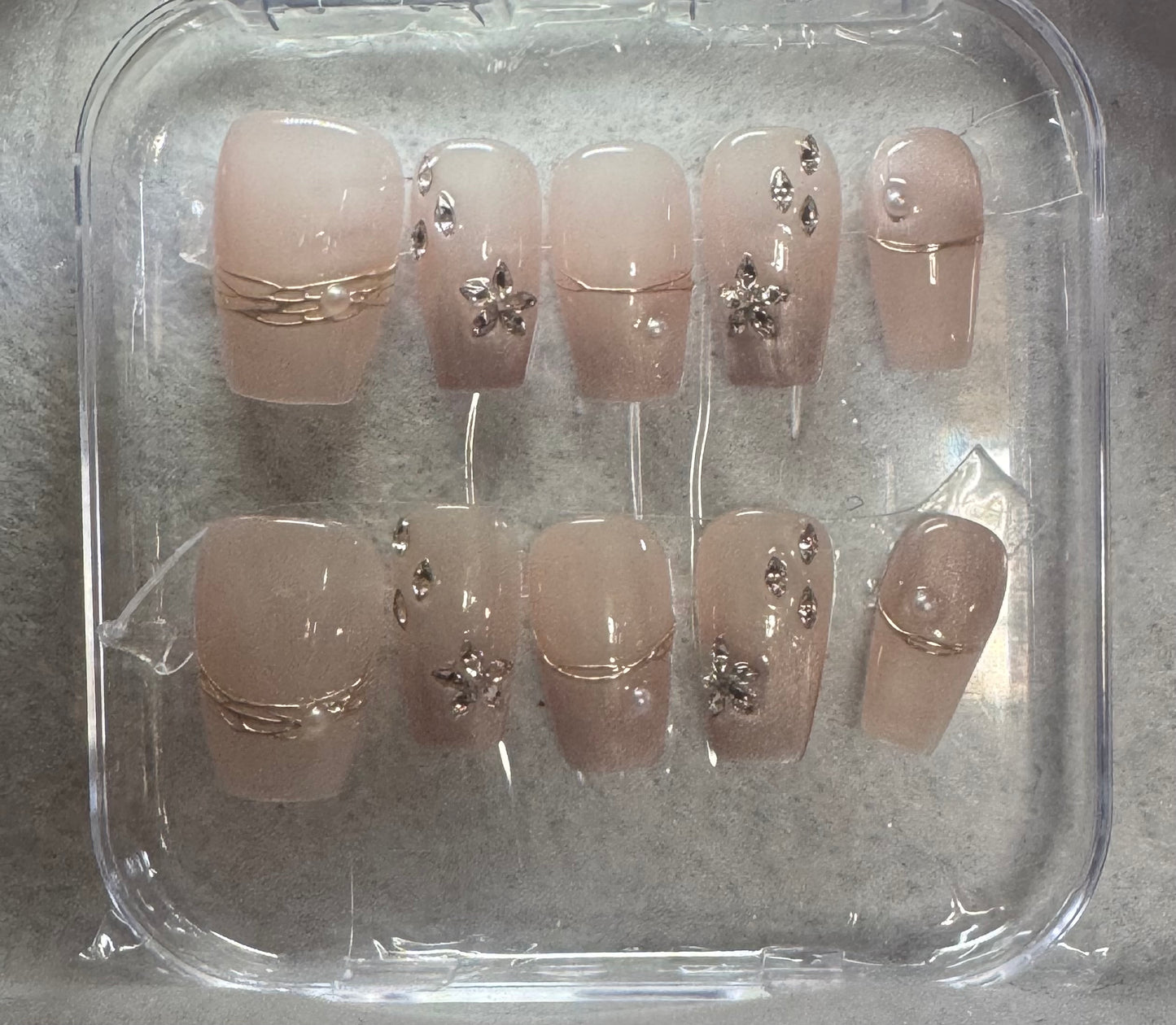 Press on nails