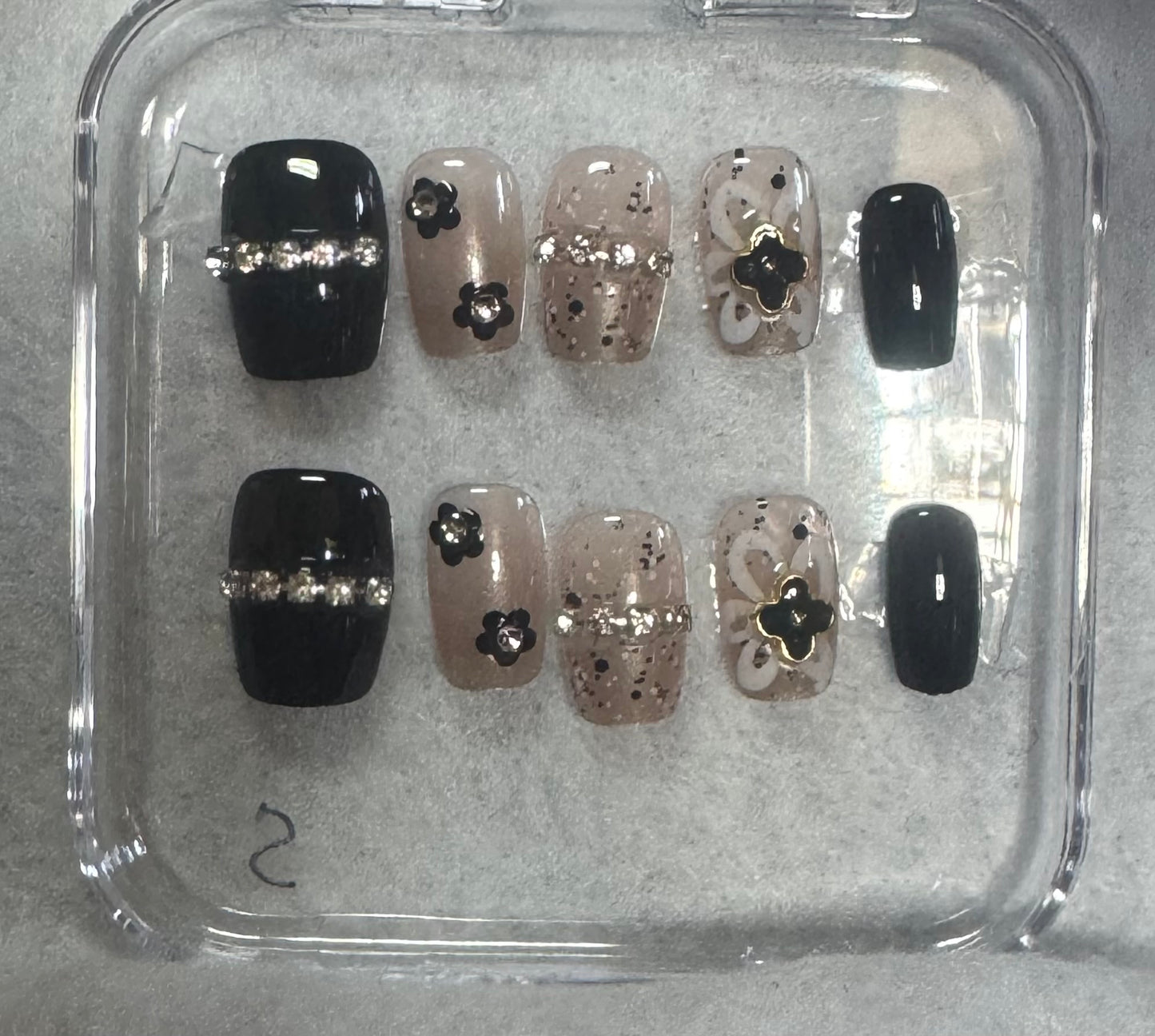 Press on nails