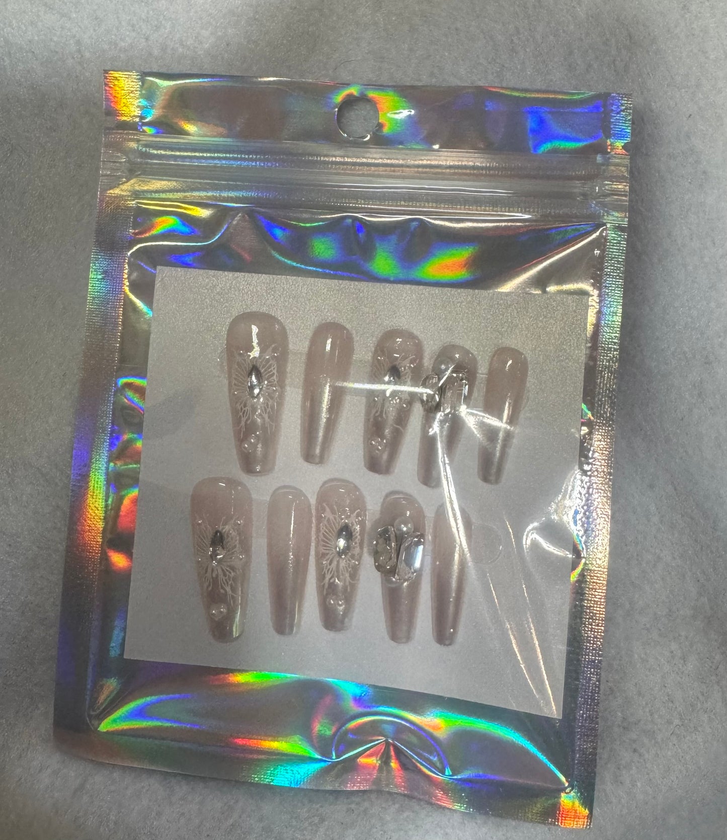 Press on nails