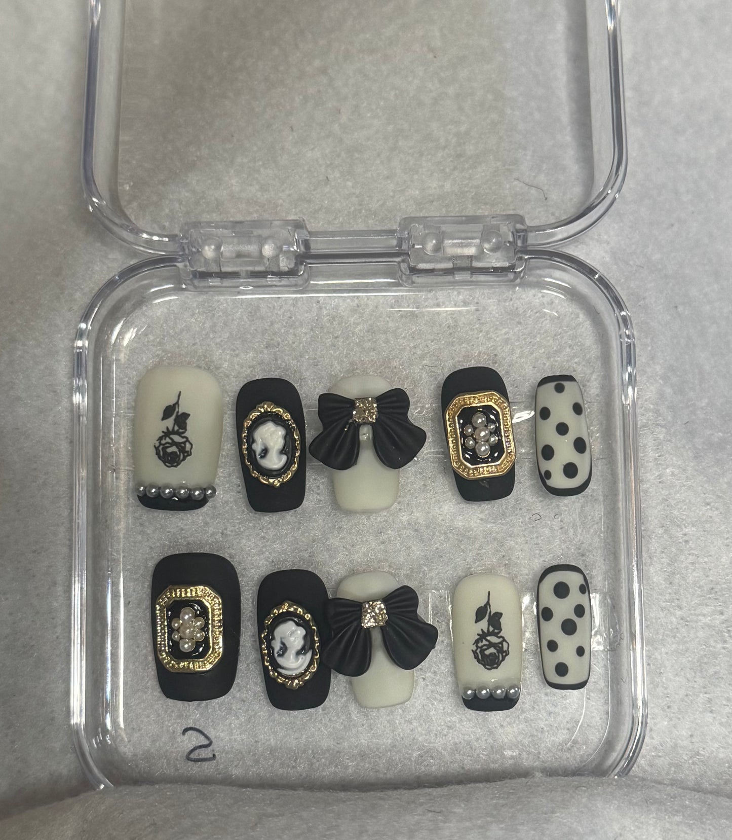Press on nails